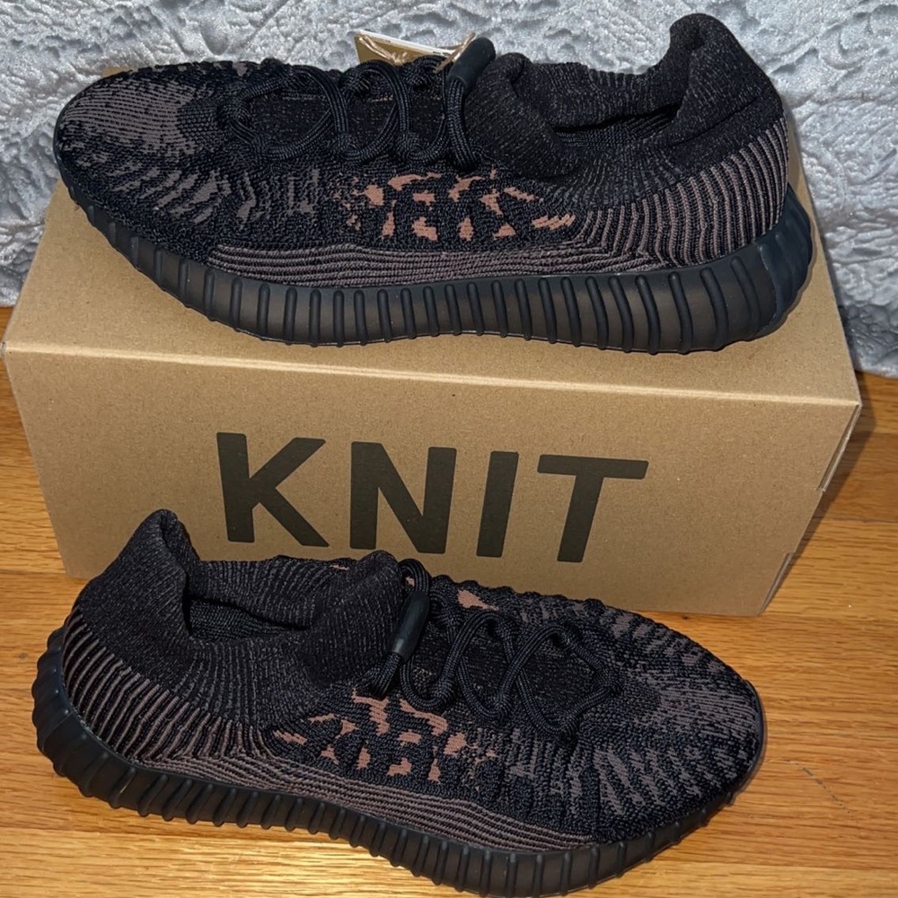 YZY 350V2 CMPCT.